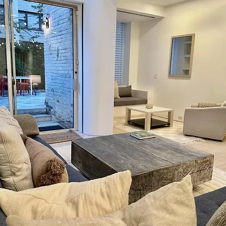 Private Townhome Near Un